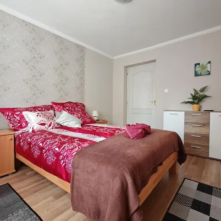 Katalin Apartmanhaz アパート